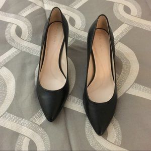 NWOT Tahari Zoe Pumps